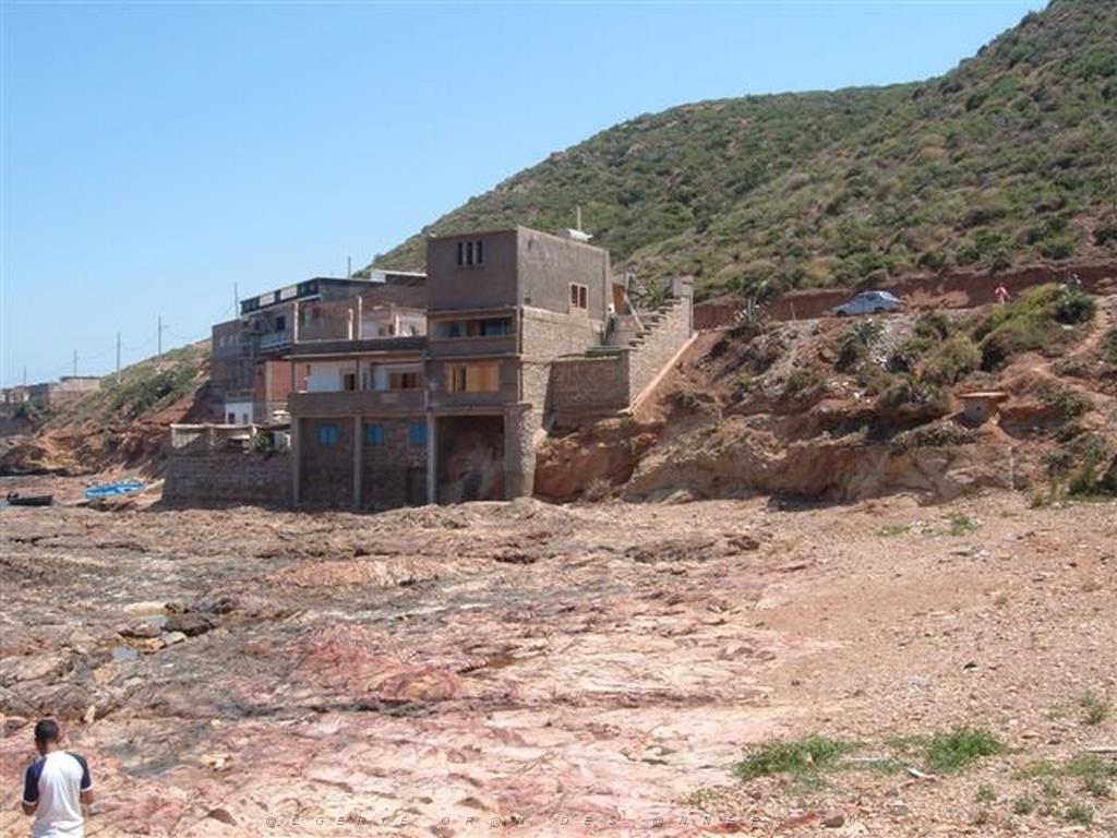 06 2006 FONTAINE DES GAZELLES LE CABANON.jpg